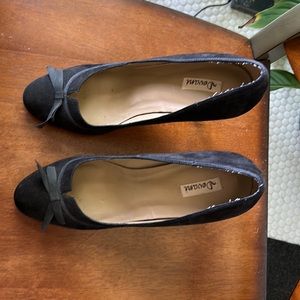 Timeless black suede pumps